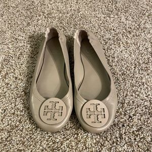 Tory Burch (Minnie Travel Leather Ballet Flats)